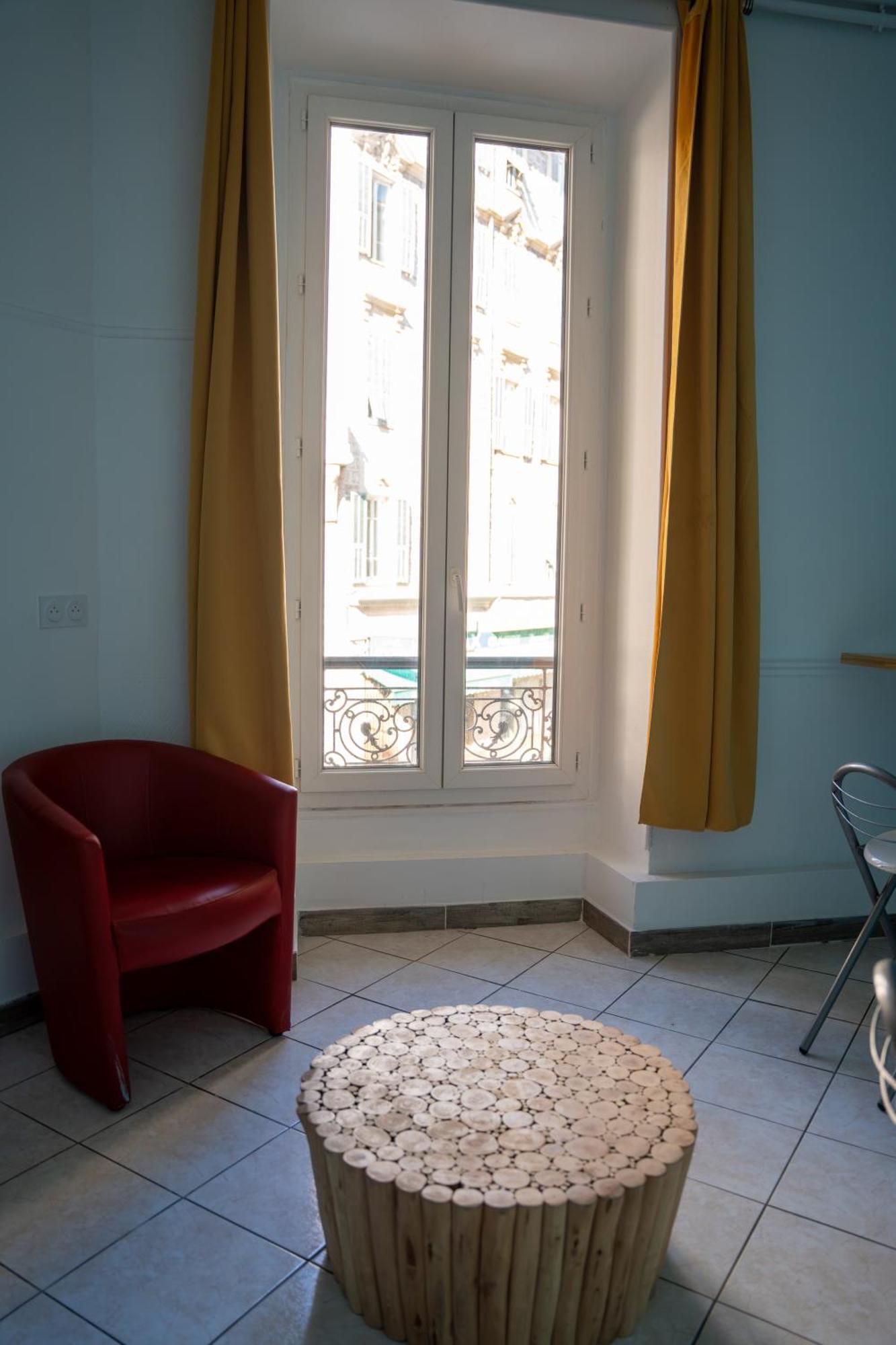 Le Pastoral Hostal Niza